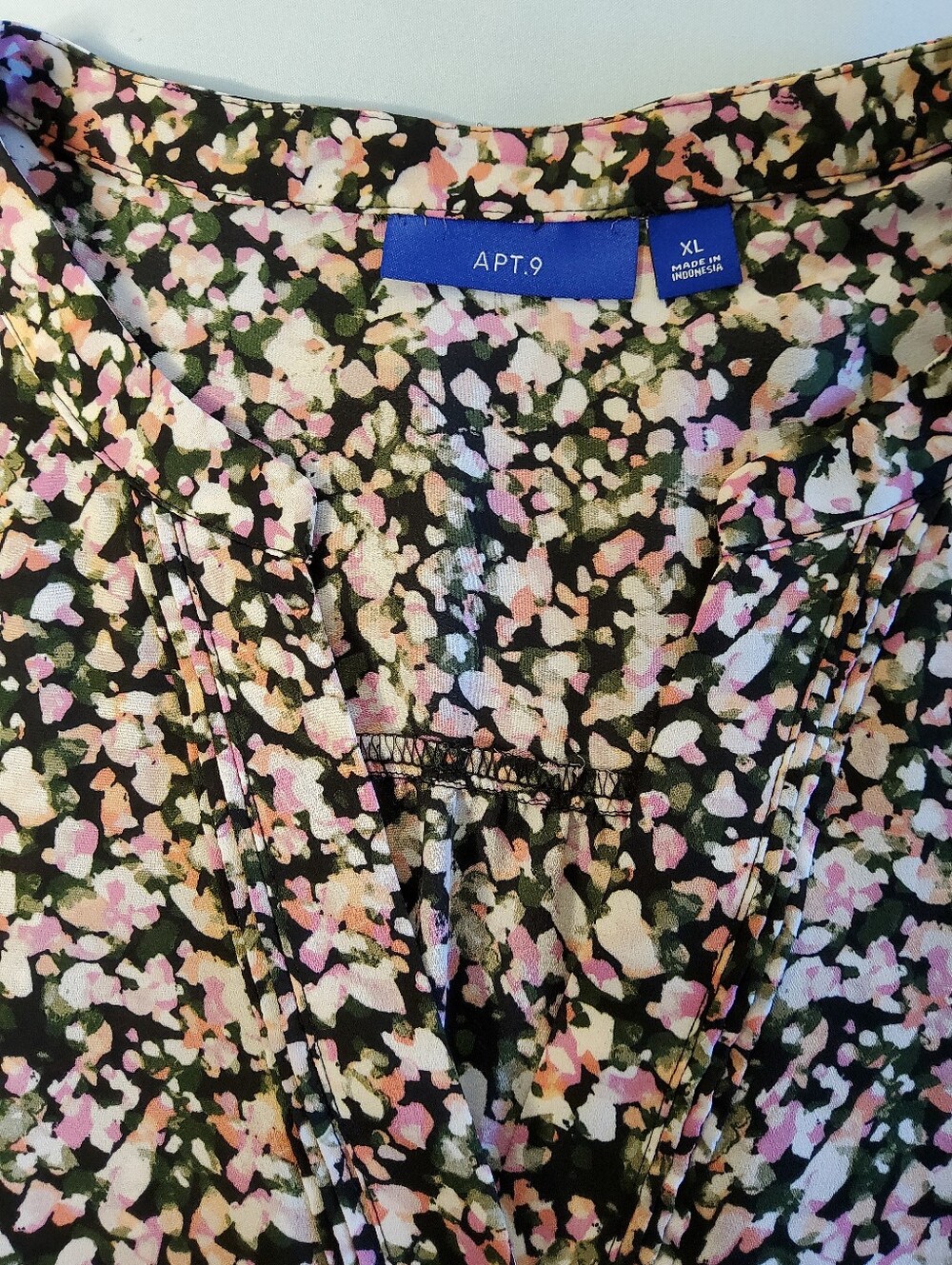 Women's Apt. 9 Pintuck Button Front Floral Sleeveless Top - Pink and Black - Picture 5 of 7